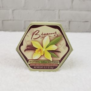 🆕️BNIB Besame Brightening Vanilla Powder